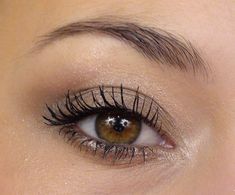 Eyeliner Trends, Soft Smokey Eye, Oatmeal Diet, Nose Makeup, Bridal Eye Makeup, Make Up Inspiration, How To Make Brown, Eyes Brown, Braut Make-up