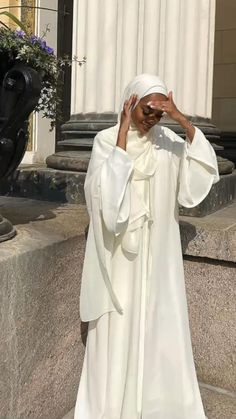 White Abaya Aesthetic, Hijab Streetwear Outfit, Hijab Outfit Winter, Casual Muslim Outfits, Hijabi Drip, Dubai Street Style, Hijab Outfit Summer, Hebrew Women