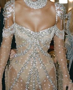 Details of Kendall Jenner’s custom Givenchy dress for the September 2021 Met Gala Kendall Jenner Met, Look Disco, Givenchy Dress, Kendall Jenner Outfits, Jenner Outfits, Looks Street Style, Gala Dresses, Looks Chic