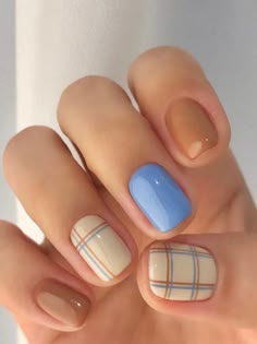 Cute Simple Nail Designs For Fall, Fall Nails Stripes, Fall Nail Short Square, Gel Short Nails Ideas Fall, Simple Plaid Nails Fall, Manicure Ideas For Short Nails Fall, Fall Stripe Nails, Simple Nail Art Ideas For Short Nails, Cute Fall Gel Nails Short