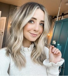 Highlights Extensions, Beachy Blonde Hair, Zoella Hair, Balyage Hair, Balayage Hair Blonde Medium, Down Hairstyles For Long Hair, Zoe Sugg, Cool Blonde Hair, Mum To Be