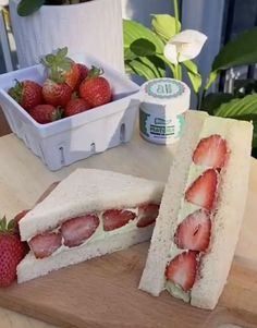 there is a sandwich with strawberries on it