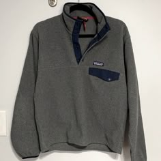 Patagonia Women's Synchilla Snap-T Fleece Pullover New Without Tags, Never Worn But There’s No Tags Attached. Size Xs Gray And Navy Blue Lay Flat Measurements Approximately: Pit To Pit 21.5” Length 24.5” Patagonia Casual Fleece Tops, Casual Patagonia Fleece Top, Gray Fleece Outdoor Tops, Patagonia Pullover Outfit, Fleece Outfit, Pullovers Outfit, Patagonia Pullover, Patagonia Fleece, Comfy Tops