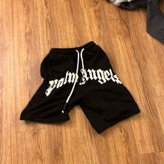 Shorts Palm Angel’s Oversized Palm Angels, Palm Angels Sweatpants, Black Palm Angels Tracksuit, Palm Angels Tee, Palm Angels Shorts, Angel S, Palm Angels, Mens Shorts, Man Shop