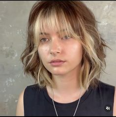 Hair Trends 2023 Haircuts Women Fine Hair, Soft Fringe Bangs Short Hair, Color Blocking Hair Brown, Haircuts With Shorter Front Pieces, Two Toned Blonde And Brown Hair, Two Color Hair Short, Bleached Bob Hair, Short Hair Underlights, 70s Style Hair Short