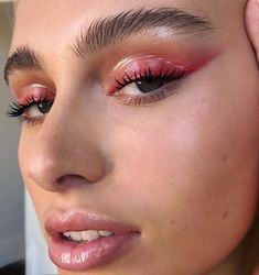 ¡Adiós dramas! Maquillajes que no necesitan delineador Makeup Runway, Rosa Make-up, Editorial Vogue, Make Up Inspiration, Beauty Make-up, Creative Makeup Looks, Pink Makeup, Editorial Makeup, Makeup Goals