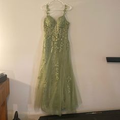 New Without Tags: Never Worn. Large, Green, Floral Appliqu Ball Gown. Great Item, Just Missed Return Time. Link To Original Item Below. Https://Search.App/Cfctwgwul5bkxkid8 Green Prom Dress Ball, Olive Green Prom Dress, Forest Green Dresses, Green Prom, Photoshoot Idea, Green Prom Dress, Dress Inspiration, Prom Dresses Ball Gown, Floral Applique