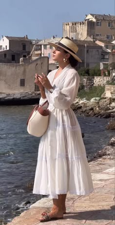 Beach Outfit Elegant Classy, Hat With Maxi Dress, Casual Sun Hat Outfit, Elegant Beach Wear Classy, Classy Picnic Outfit, Classy Summer Dress Outfits, Modest Resort Outfits, Feminine Dress Outfit, Old Money Summer Vacation Outfits