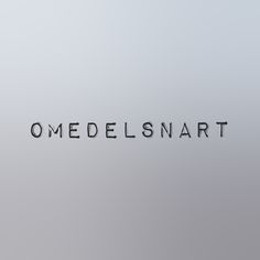 the word omedelsnaart is written in black ink on a gray background