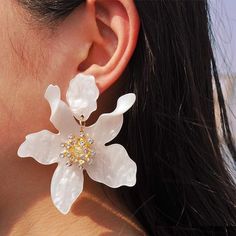 Brand New High Quality Color: White Flower 2.75inch Zara Elegant Flower Shaped Earrings For Beach, Chic White Flower-shaped Earrings, Elegant Flower-shaped Earrings For Beach, Elegant Flower Earrings For Beach, White Flower Earrings For Spring Wedding, Chic White Flower Drop Earrings, Elegant Flower-shaped Beach Earrings, Elegant Summer Earrings By Zara, Elegant Zara Earrings For Summer