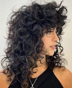 Please subscribe to my patreon page and contribute with only one euro to monthwww.patreon.com/lidiasonetto 70s Layered Hair Long Shag Curly, Very Layered Curly Hair, Long Shag Short Layers, Super Layered Curly Hair, Naturally Curly Shag Haircut Long, Feathered Curly Hair, Curly Feathered Hair, Curly Hair Cowgirl, Curly Mullet Long Hair