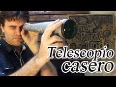 a man holding a camera up to his face with the words telescopio casero in front of him