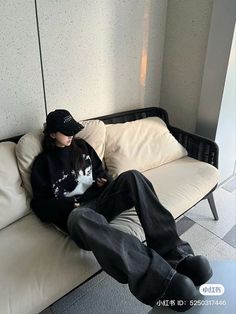 Black Aesthetic Clothes, Fashion Dark Aesthetic, Acubi Fashion Outfit, Black Baggy Jeans Outfit, White Baggy Jeans, Acubi Fashion, Fashion Dark, Black Jeans Outfit, Baggy Clothes