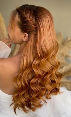 Inspiração Wedding Hair Step By Step, Cute Hairstyles For Quinceanera, Hairstyles For Winter Formal, Hoodie Hairstyles, Sweatshirts Vintage, Formal Hairstyles For Long Hair, Hoco Hairstyles, Peinados Recogidos