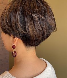 Short Fine Hair Cuts, Short Stacked Hair, Modern Short Hairstyles, Wedge Hairstyles, Shaggy Short Hair, Short Haircut Styles, Short Hair Pixie Cuts, Gray Hair Cuts, Grey Hair Styles For Women