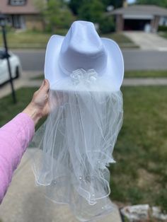 White cowboy hat with beautiful bow and Pearl veil . Adjustable  strap . Bridal Cowgirl Hat With Veil, Cowboy Hat Veil, Cowgirl Hat With Veil, Bridal Cowgirl, Bride Cowboy Hat, Hat Veil, White Cowboy Hat, Hat With Veil, Pearl Veil