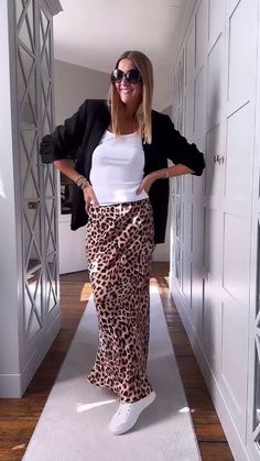 Leopard Midi Skirt Outfit Fall, Leopard Print Midi Skirt Outfit, Printed Midi Skirt Outfit, Animal Print Skirt Outfit, Leopard Midi Skirt Outfit, Midi Skirt Outfit Fall, Leopard Print Skirt Outfit, Leopard Skirt Outfit, Printed Skirt Outfit