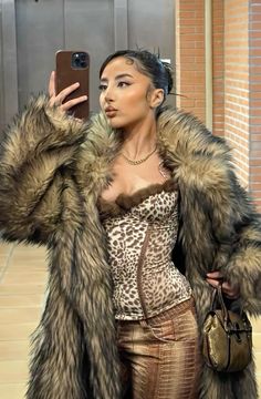 Trashy Y2k Winter Outfits, Early 2000s Fur Coat Outfit, 2000s Animal Print Fashion, Fur Coat 2000s, Makeup 2000s, 2000s Fashion Cheetah Print, Y2k Cybercore, Clothing Wardrobe, Coat Outfits