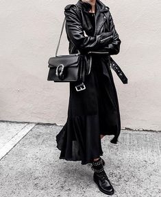 Outfit Nero, All Black Outfits For Women, All Black Outfits, Black And White Outfit, Woman In Black, Outfits To Copy, Black Outfits, Looks Black, Black Women Fashion