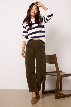 Designed with a subtle barrel leg shape, the Marcelle pants by Citizens of Humanity feature a relaxed fit, ankle-length hems, and cargo pockets. They're crafted in soft, midweight stretch corduroy, making them perfect for day-to-night wear. Corduroy Pants Outfit, Corduroy Cargo Pants, Trendy Date Night Outfit, Date Night Outfit Ideas, Night Outfit Ideas, Fashion Fails, Cargo Pant, Fashion Mistakes, Citizens Of Humanity