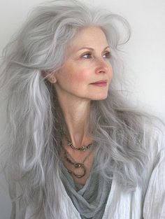 Older Women Character Inspiration, Beautiful Older Women With Grey Hair, Women With Silver Hair, Curly Shags, Sassy Hair Older Women, Sassy Hairstyles, Men Hair Styles, Sassy Haircuts, Grey White Hair