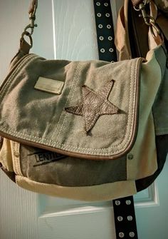 Y2k Messenger Bag Aesthetic, Brown Side Bag, Grunge Shoulder Bag, Mesangers Bag, Vintage Messenger Bag Aesthetic, Purse Aesthetic Vintage, Messenger Bags Aesthetic, Messagener Bag, Aesthetic Side Bag