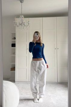 ootd, blue long sleeve outfit, blonde, coconut girl, aesthetic, clean girl, white sweatpants outfit Europe Fits, Teen Stuff, Teen Outfits, Long Sleeve Outfits, Stockholm Style, Year 7, Neue Outfits, Dress Inspo