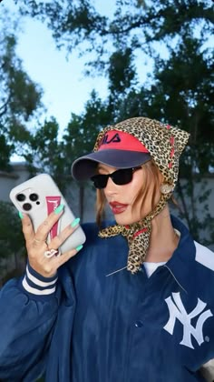 Bandana Street Style, Hailey Rhode Baldwin, Hailey Bieber Style, Look Festival, Denim On Denim, Hailey Baldwin, Sarah Jessica Parker, Instagram Photo Inspiration