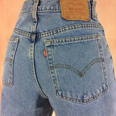 Size 29 Vintage Levis 512 Women's Jeans W29 L33 High Waisted Long Jeans Medium Wash Slim Fit Tapered leg Classic Mom Jeans Boyfriends Jeans Made In Colombia. Brand: LEVIS 512 Size On Tag marked 12 Mis L but fits more like 29" waist, 13" rise, 25.5" thighs, 42" hips, 33" inseam, 13.5" leg opening! Fits a size 29, but check your measurements and compare the measurement with your garment. (see full measurement below) Actual/Recommended waist size: 29", Taut: 30" Material :  Cotton 100% Made In Colo Levis 512 Woman, Womens Distressed Jeans, Womens Ripped Jeans, Levis 512, Western Jeans, Vintage Levis Jeans, Distressed Boyfriend Jeans, Vintage Levis 501, Long Jeans