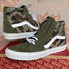 New In The Box Authentic Women’s Sk8-Hi Camo Olive/White Vn0005u933 Sneakers Athletic Shoes #Basketball Skateboarding Gray Vans, Iridescent Shoes, Rose Vans, Vans Authentic Shoes, Red Vans, Floral Sneakers, Vans Slip On, White Leather Sneakers, Vans Classic