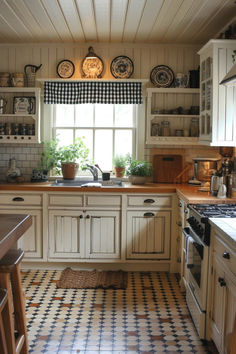 40 Rustic Farmhouse Kitchen Ideas to Add Charm to Your Home Farmhouse Style Kitchen Cabinets, Diy Kitchen Projects, Rustic Kitchen Cabinets, Country Kitchen Designs, Charming Kitchen, Kitchen Cabinet Styles