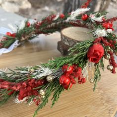 Christmas Colors Flower Crown Christmas Hair Wreath Red and - Etsy Turkey New Years Flowers, Christmas Hair Accessories, Hair Wreath, Dala Horse, Hair Ribbon, Christmas Hair, Christmas Flowers