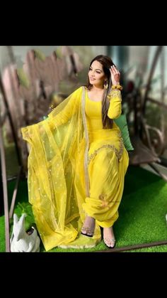 Patiyala Suits Designer, Oshin Brar, Patiyala Suits, Gown Party Wear, Beautiful Blonde Hair, Indian Wedding Couple Photography