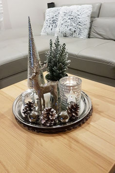 27 Cozy Christmas Coffee Table Styling Ideas Christmas Coffee Table Decor Ideas, Christmas Table Decor Ideas, Traditional Christmas Tree Ideas, Coffee Table Styling Ideas, Christmas Coffee Table, Christmas Centerpiece Ideas, Christmas Ideas Diy, Table Styling Ideas