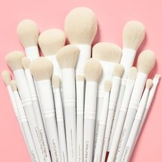 Our all new white on white 20 piece Blend to Perfection Face and Eye Makeup Brush Set. An extension of our Signature brush collection, these beautiful nylon fibers that imitates wool brushes are sure to have your makeup application looking superb and smooth! Our brushes are constructed to pick up and place cream and powder products with ease. A $230 value for only $85! That’s $4.25 per brush and if you’re in the United States you get FREE STANDARD SHIPPING! 🤩 Brush Cleaning Tips: Wet your brush Setting Powder Brush, Eye Makeup Brush, Powder Products, Shading Brush, Bronzer Brush, Brush Cleaning, Eye Makeup Brushes, Winged Liner, Contour Brush