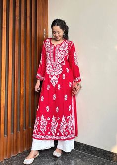 Ethnic straight-fit kurta in floral hand-embroidery on modal cotton - perfect to make a statement for everyday wear. Chikan Embroidery, Out House, Heritage Crafts, Straight Kurta, Naturally Dyed, Multiple Color, Summer Essentials, Pink Color, Hand Embroidery