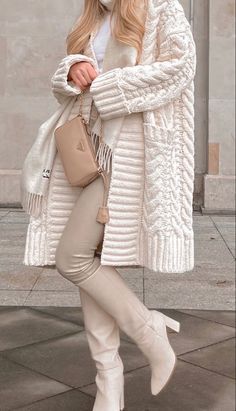 Ladies Winter Jackets, Ladies Fashion Dresses, Winter Fashion Outfits Casual, White Boots, Fall Fashion Trends, Look Casual, Mode Inspiration