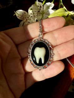 Check out this realistic looking 3d printed, hand detailed, resin molar necklace with a vintage style pendant.  It comes in 3 different lengths options: 40cm  50cm 60cm  Pendant is placed on a silver plated chain with a lobster claw closing mechanism.  Perfect gift for someone who appreciates alternative or fantasy style.  Every necklace is made to order Jewelry Faux, Weird Gifts, Tooth Necklace, Fantasy Style, Whimsy Goth, Goth Jewelry, Necklace Vintage, Last Minute Gifts, Vintage Necklace