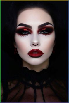 Make Up Halloween Vampire, Women Vampire Makeup, Red Witch Makeup, Goth Makeup Inspiration, Female Vampire Makeup, Dark Vampy Makeup, Vampire Make Up, Scary Vampire Makeup, Vampire Eye Makeup