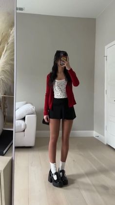 Valentines Day Outfit Inspo Aesthetic, Fall Outfits In California, Vday Outfit Ideas, Mary Jane Shoes Outfit, Skirt Outfit Summer, Estilo Indie, Skandinavian Fashion, Diy Vetement, Chique Outfits