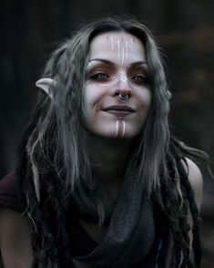 Witch Markings On Face, Elf Face Markings, Dungeons And Dragons Makeup, Tiefling Makeup, Celtic Makeup, Dark Elf Costume, Dark Elf Makeup, Elf Makeup Looks, Fantasy Makeup Ideas