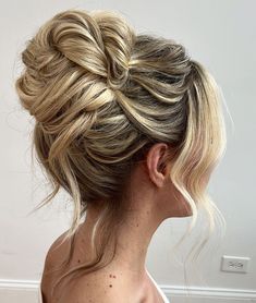 Bridal Bun Hairstyle Updos For Medium Length Hair High Bun, Midi Updo Bridal Hair, Front Updo Hairstyles Wedding, Wedding Hairstyles With Bangs, Bun With Bangs, Chignon Simple, High Bun Hair, Bridal Bun