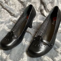 Mudd Black Pumps Size 9.5- Rounded Toe, Approx 3” Heel, New Unworn, As Purchased No Tags White Lace Heels, Clear Chunky Heels, Chunky Black Sandals, Mudd Shoes, Buckle Loafers, Chunky Heel Shoes, Round Toe Pumps, Vintage Heels, Black Strappy Heels