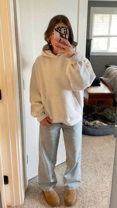 Chica Chola, Outfit With Uggs, Look Legging, Estilo Indie, Skandinavian Fashion, Uggs Outfit, Cold Outfits, Outfit Inspo Casual, Shein Outfits