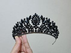 halloween wedding hair accessories Black Wedding Crown Veil, Gothic Tiara Wedding, Black Halloween Wedding, Gothic Crown Headpiece For Wedding, Wedding Crown Goth, Black Vampiric Tiara, Bridal Hair Crown, Accessories Goth, Crown Queen