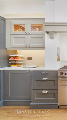 A grey shaker kitchen, featuring a large range cooker making use of a long but thin space. Kitchen Drawing, Walnut Cabinets