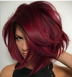 Tagli corti: 20 foto e stili per prepararsi all'autunno! Red Hair Spring 2024, Casual Short Hairstyles, Pelo Color Vino, Cheveux Oranges, Short Haircut Ideas, High Fashion Hair, Wine Hair, Haircuts Ideas