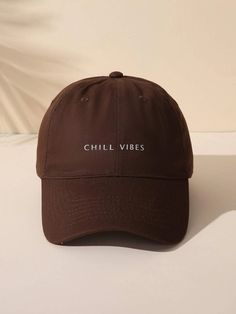 Brown Hat Baseball, Brown Sd Hat, Topi Vintage, Streetwear Caps, Trendy Caps, Dope Hats, Hat Aesthetic, Brown Hat, Base Ball