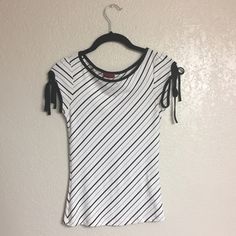 Size: Small. Brand: Knitenjin. New Without Tags, Never Worn. White Short Sleeve Top With Black Diagonal Stripes Of Varying Thickness. Also Features A Black Neckline And Black Sleeve Ends With Strings For Tying. Measures Approx. 12in Wide At The Waist Laid Flat, And 21.5in Long From Top Of Shoulder To Bottom Hem. 92% Polyester, 8% Spandex. Made In The Usa. Hand Wash Cold Water. Fitted Striped Cotton Knit Top, White Fitted Casual Knit Top, White Fitted Knit Top Casual, Fitted White Knit Blouse, White Casual Knit Blouse, Casual White Knit Blouse, White Knit Blouse With Crew Neck, White Short Sleeve Tops, Diagonal Stripes