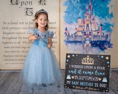 Baby Number 2 Announcement, Gold Photoshoot, Sibling Announcement, Pregnancy Announcement Sibling, Sister Announcement, Big Sister Announcement, Newborn Photography Tips, Baby Announcement Photoshoot, Disney Princess Babies